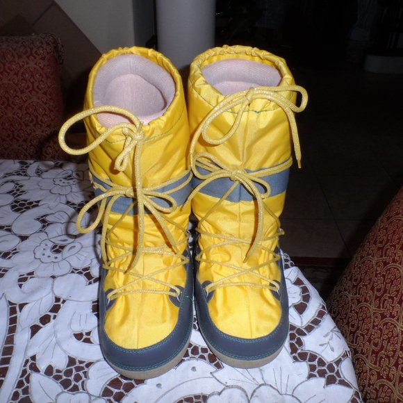 Marc Jacobs Yellow-Gray Logo Moon Boots Size L- 9.5M - Picture 1 of 16
